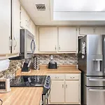 Trendy 2Br 2Ba Oasis W/ Loft, Home Away From Home!