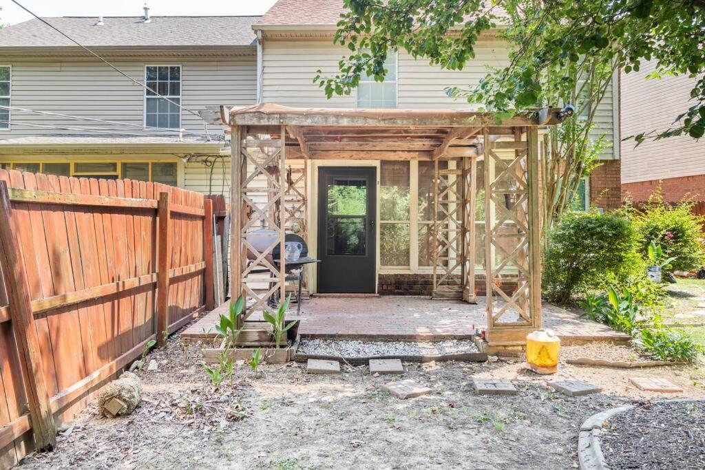 Apartment Trendy 2br 2ba Oasis W/ Loft, Away From Home! *