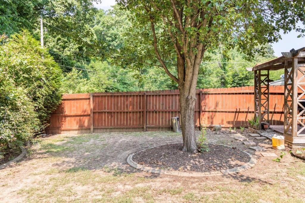 Trendy 2br 2ba Oasis W/ Loft, Away From Home! Apartment